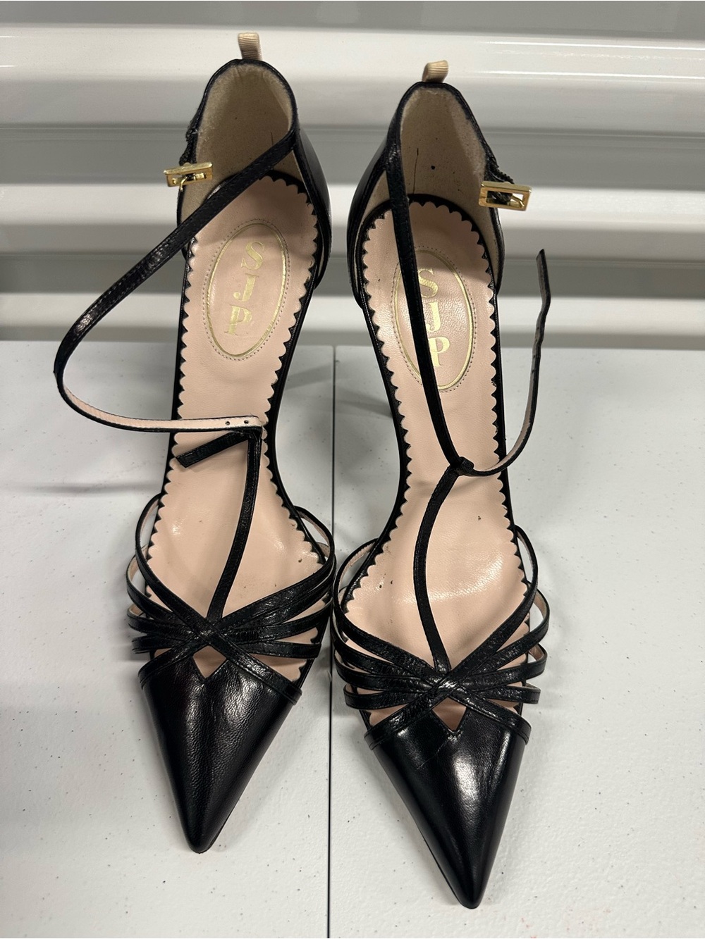 EUC SJP by Sarah Jessica Parker Black Pointed-Toe T-Strap Pumps Heels 38.5